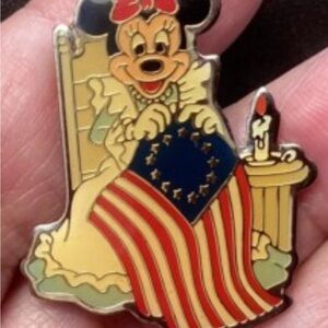 ✨ Vintage Disney Minnie Mouse patriotic enamel pin